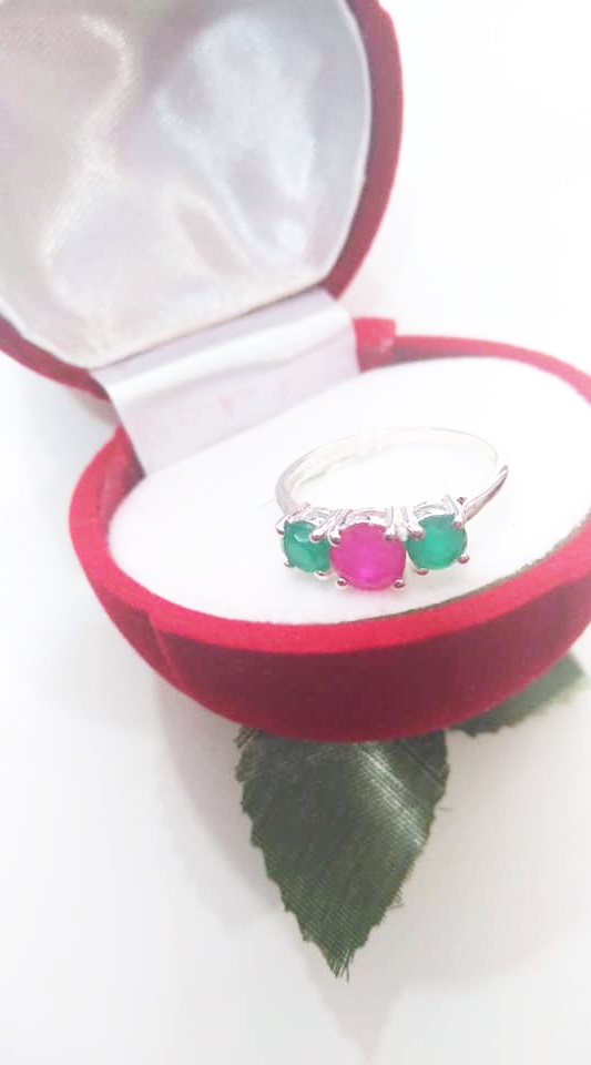 anillo rubÍ esmeraldas plata
