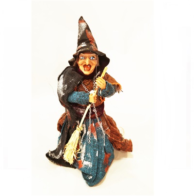 figura bruja con harapos